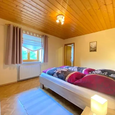 Gemuetliche Mit Garten In